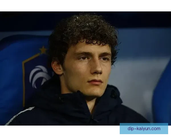 帕瓦尔职业生涯回顾：从边缘球员到顶级后卫的华丽转身，表现值得关注。